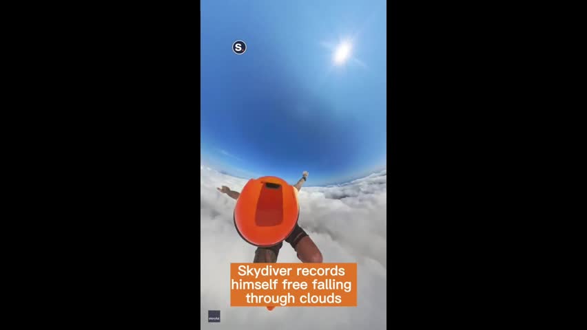 Video - Clip: Thót tim vận động viên tự do rơi qua lớp mây trước khi mở dù