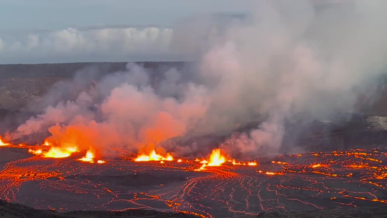 Video - Clip: Núi lửa Kilauea tại Hawaii phun trào trở lại 