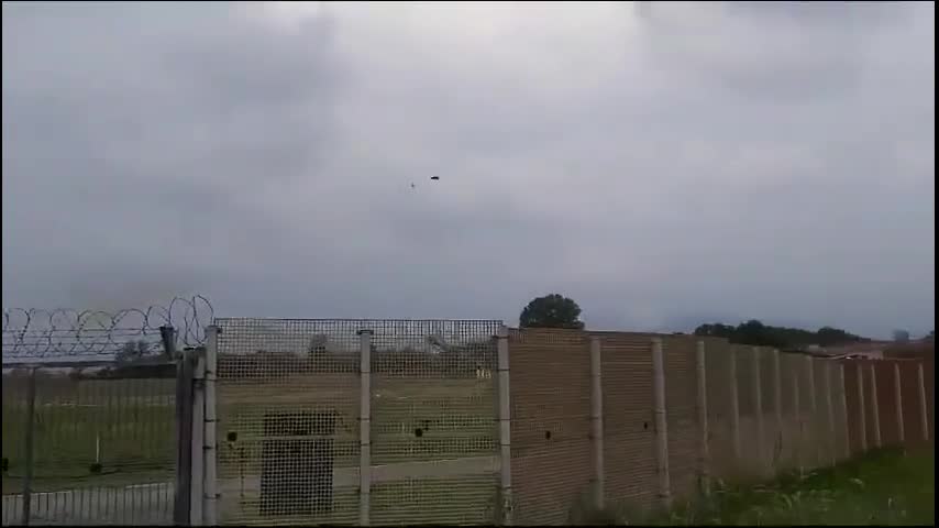 Video - Clip: Máy bay quân sự lao xuống đất, đâm trúng ô tô rồi nổ tung