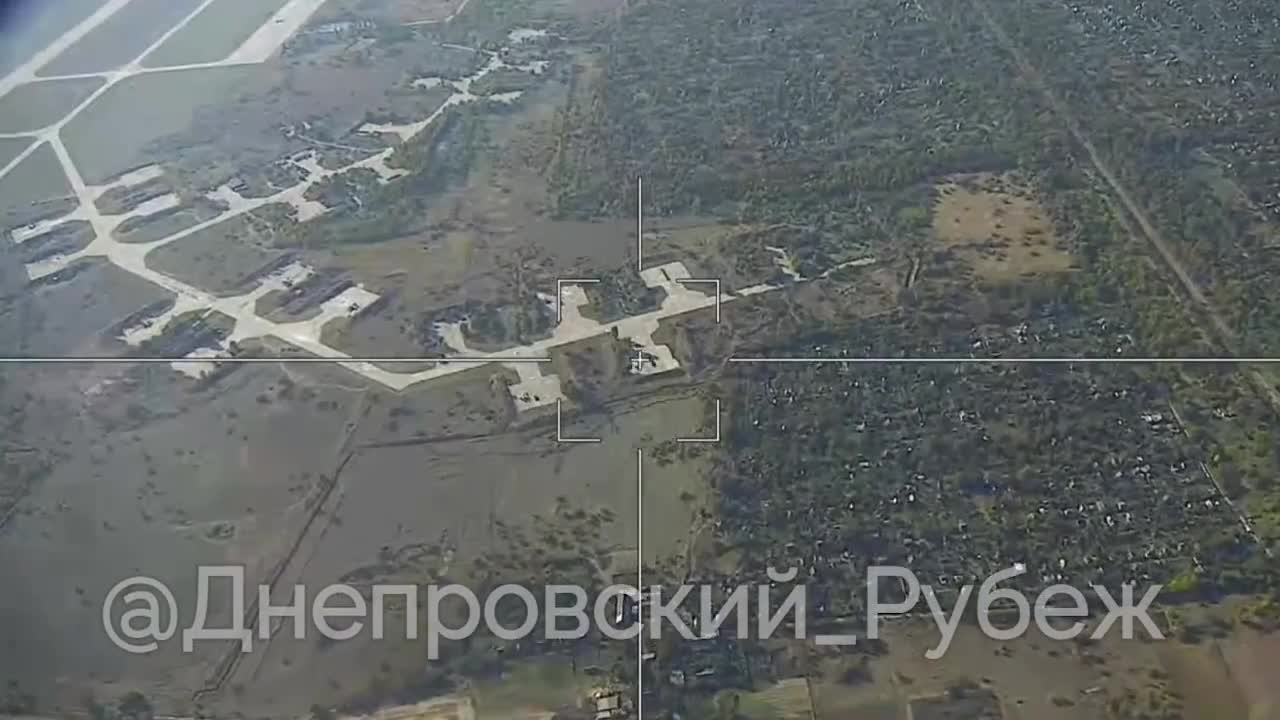 Thế giới - Khoảnh khắc Lancet Nga tấn công tiêm kích MiG-29 của Ukraine