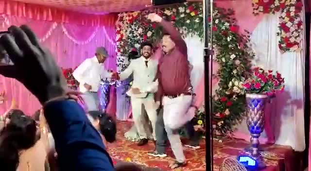 Video - Clip: Đau tim, người đàn ông tử vong khi đang nhảy múa trong đám cưới