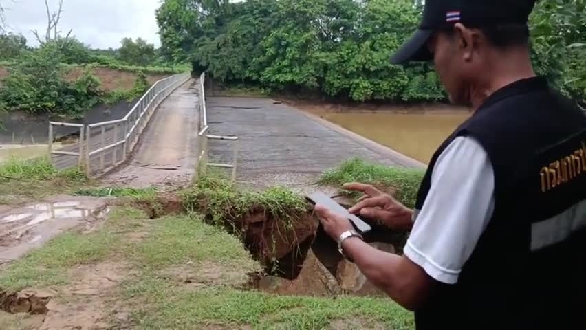 Video - Clip: Đập nước bị sập do mưa lớn