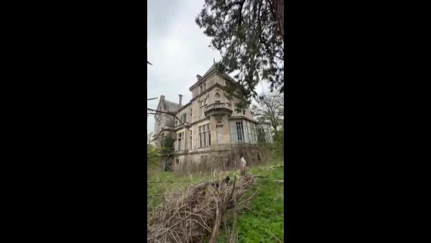 Video - Clip: Phát hiện biệt thự bị bỏ hoang chứa đầy những bức tranh đẹp