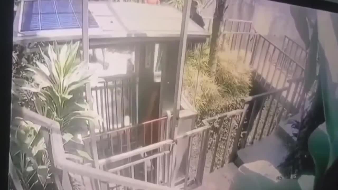 Video - Clip: Thang máy bất ngờ đứt cáp khiến 5 nhân viên khách sạn thiệt mạng