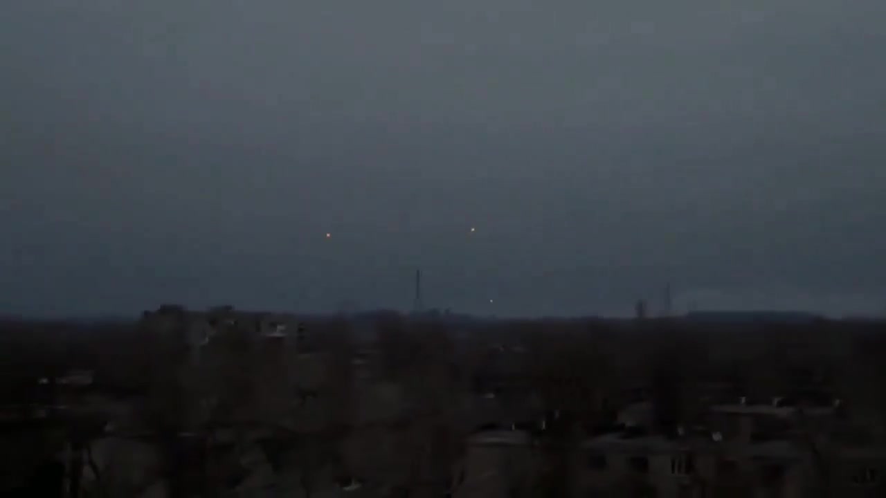 Thế giới - Nga tấn công các vị trí quân sự Ukraine bằng tên lửa siêu thanh (Hình 2).
