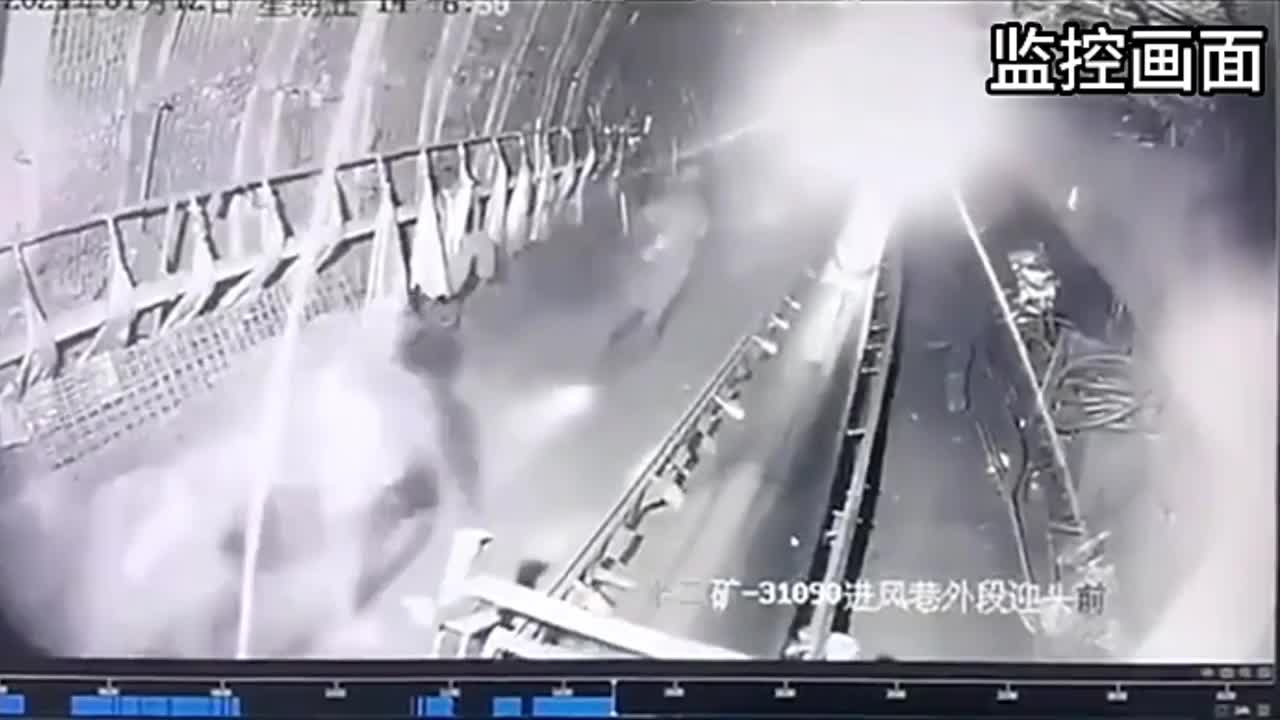 Video - Clip: Nổ mỏ than, công nhân hoảng loạn bỏ chạy thoát thân