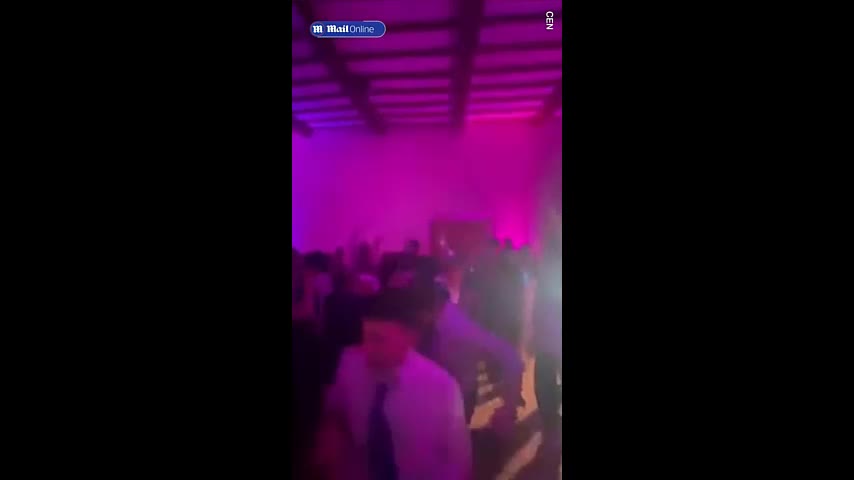 Video - Clip: Cô dâu chú rể và hơn 30 khách mời bất ngờ rơi xuống 'hố tử thần'