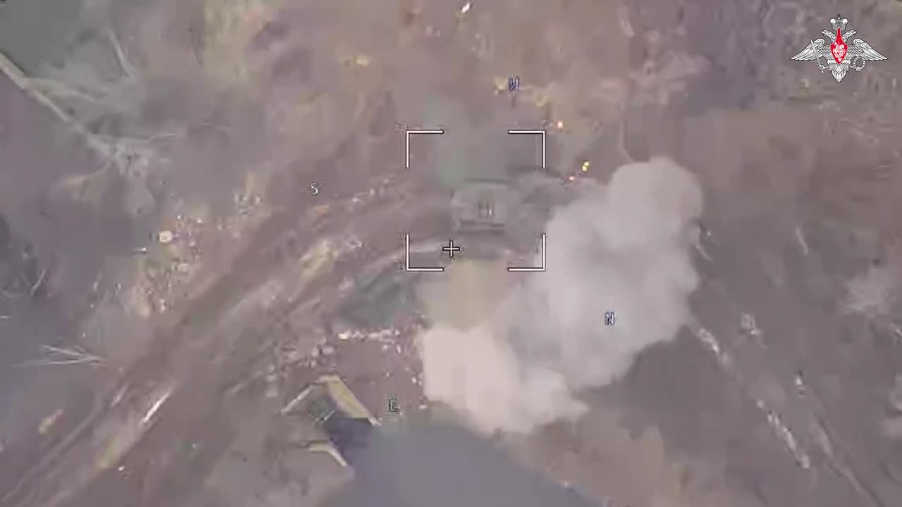 Thế giới - Su-25 Nga tấn công bằng S-8, phá huỷ thành trì Ukraine ở Donetsk (Hình 2).