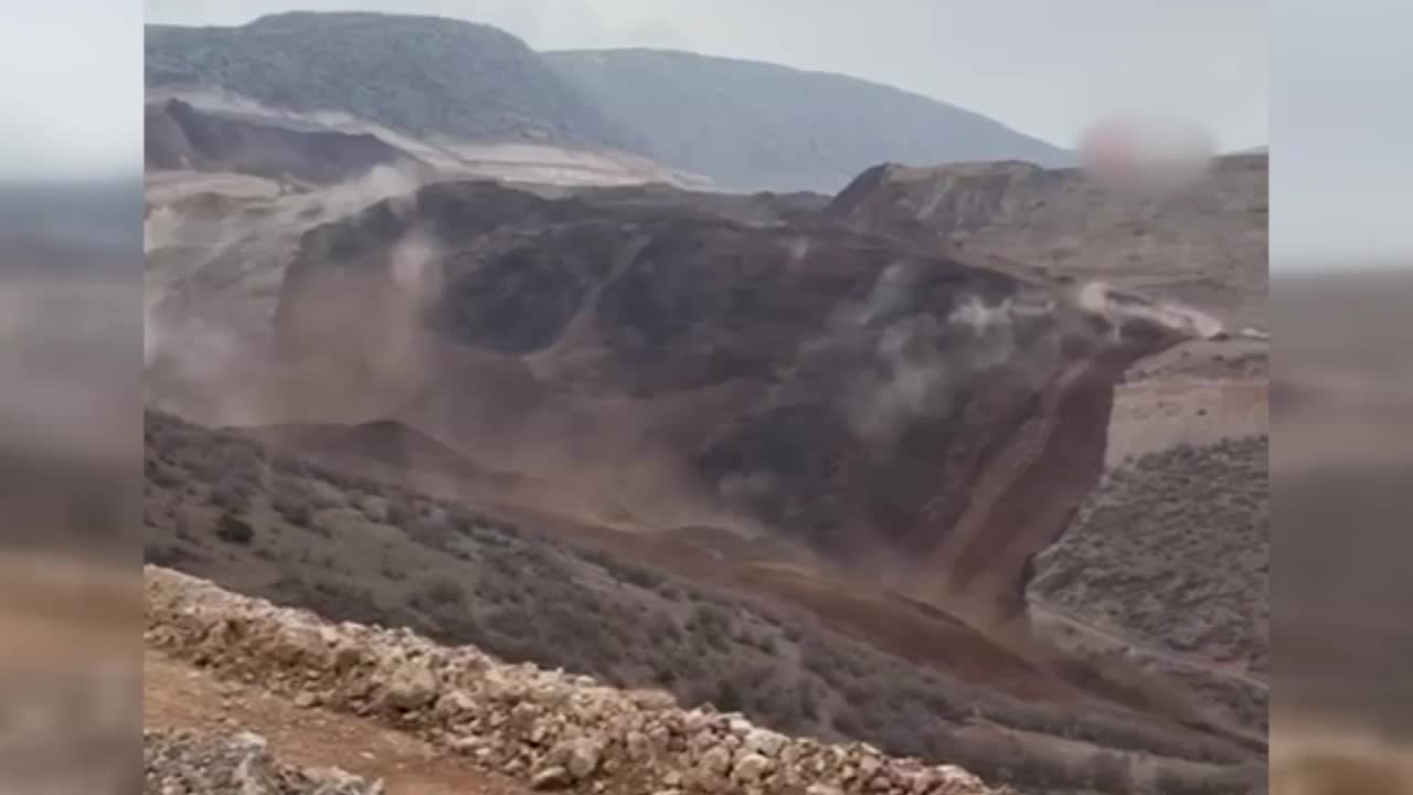 Video - Clip: Lở đất tại mỏ vàng, ít nhất 9 người mất tích