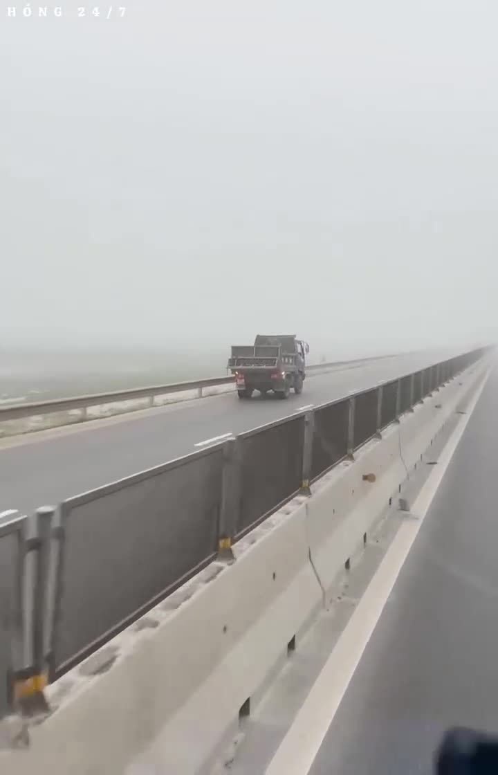 Dân sinh - Xử phạt tài xế ô tô tải chạy ngược chiều trên cao tốc Bắc - Nam