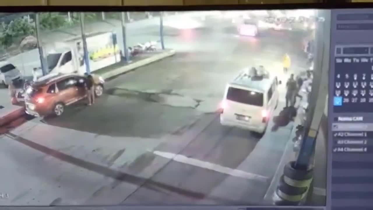 Video - Clip: Xe buýt mất phanh tông trúng hàng loạt phương tiện trên đường