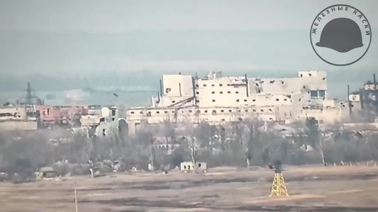 Thế giới - Bom hạng nặng FAB-1500 Nga tấn công vị trí quân sự Ukraine, khói bụi bốc cao hàng chục mét
