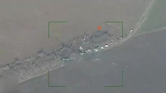 Thế giới - Bom hạng nặng FAB-1500 Nga tấn công vị trí quân sự Ukraine, khói bụi bốc cao hàng chục mét (Hình 2).