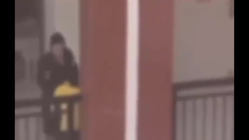 Video - Clip: Nữ giáo viên tát học sinh tiểu học rồi lôi kéo thô bạo