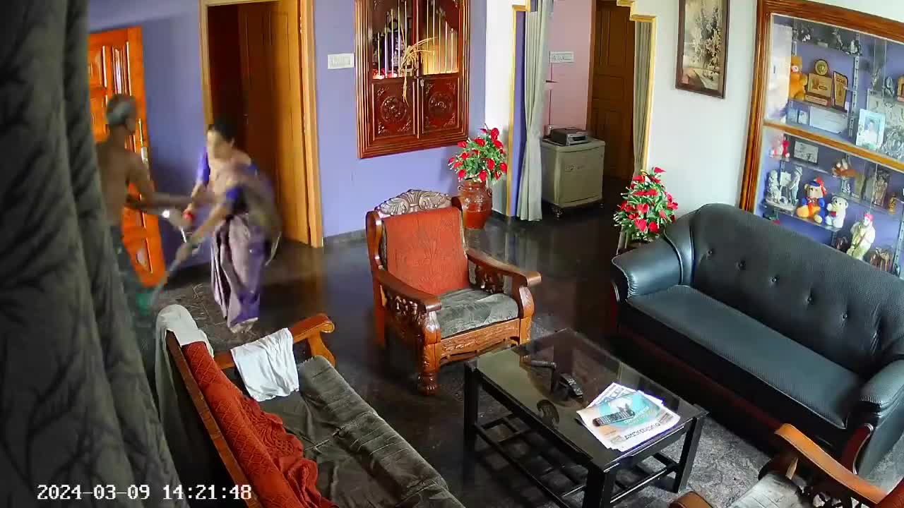 Video - Clip: Cầm gậy đánh bố chồng 81 tuổi, con dâu nhận ngay kết đắng