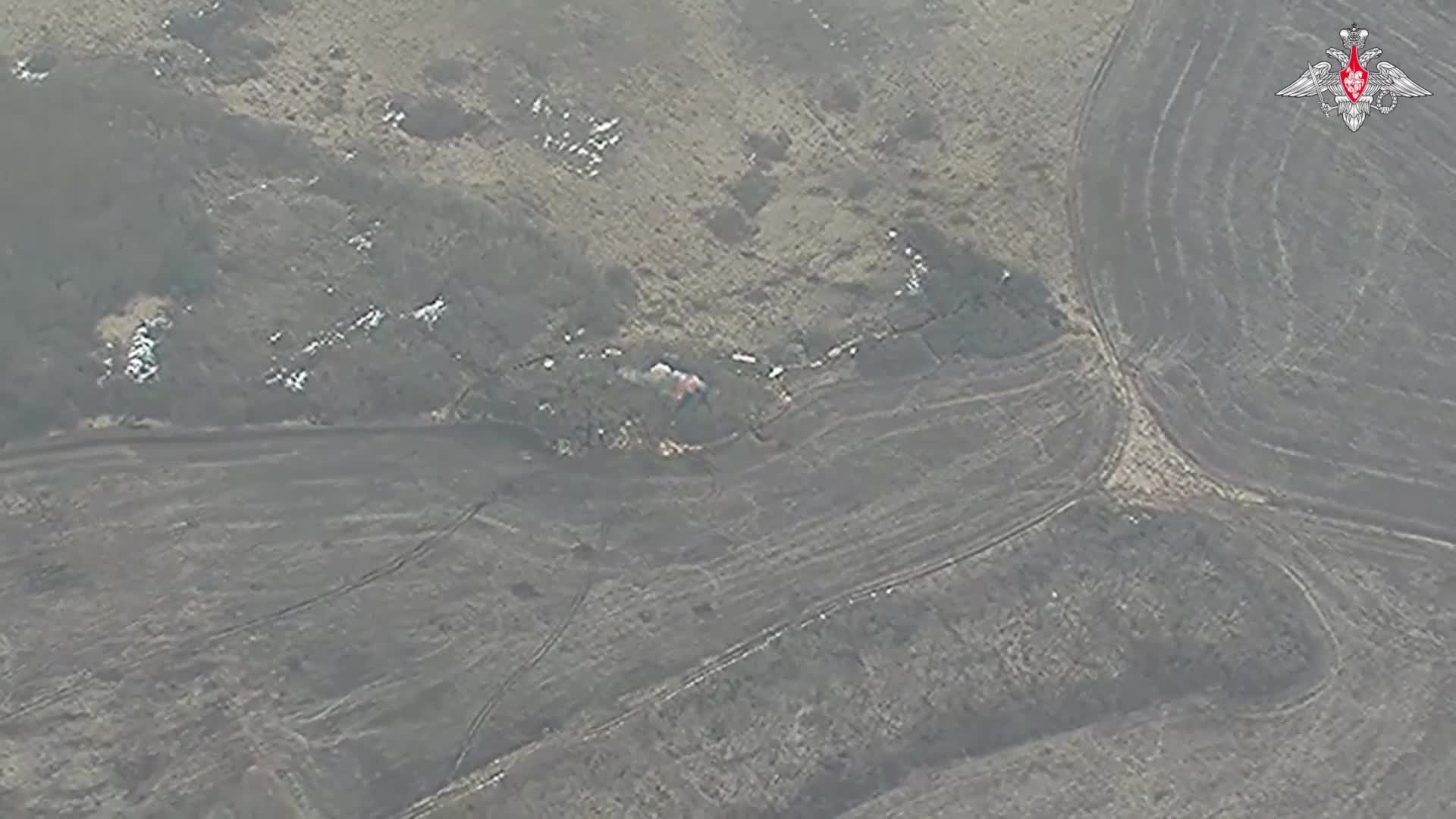 Thế giới - Khoảnh khắc tên lửa Nga tấn công chính xác, căn cứ tạm thời gần biên giới Ukraine nổ tung