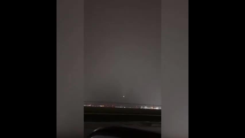 Video - Clip: Khoảnh khắc máy bay bị sét đánh trúng giữa không trung