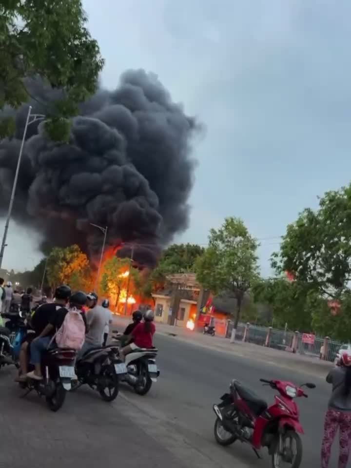 Dân sinh - Thông tin mới vụ cháy mô tô tang vật trong trụ sở CA huyện Tánh Linh