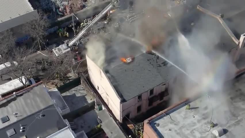 Video - Clip: Cháy dữ dội tại một nhà thờ ở New York làm 6 người bị thương