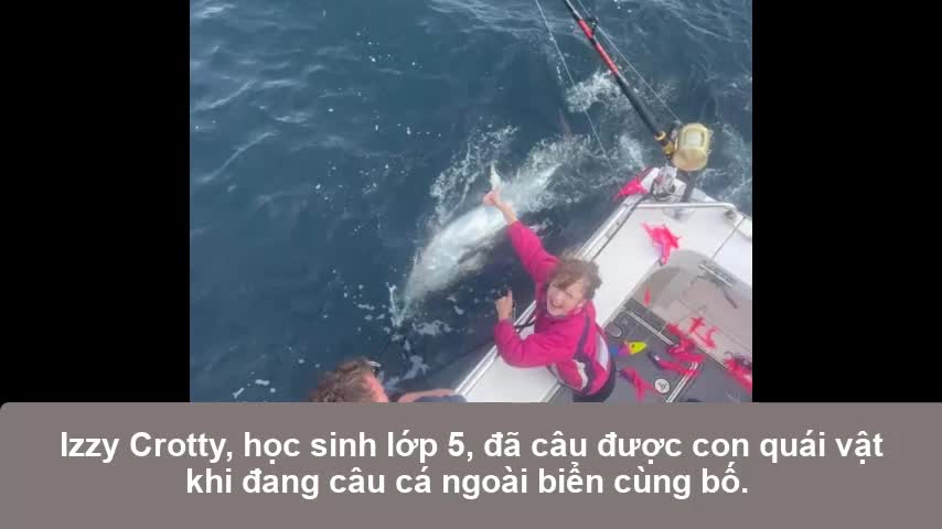 Giải trí - Bé gái 9 tuổi câu được con cá ngừ khổng lồ giá 2,2 tỷ đồng