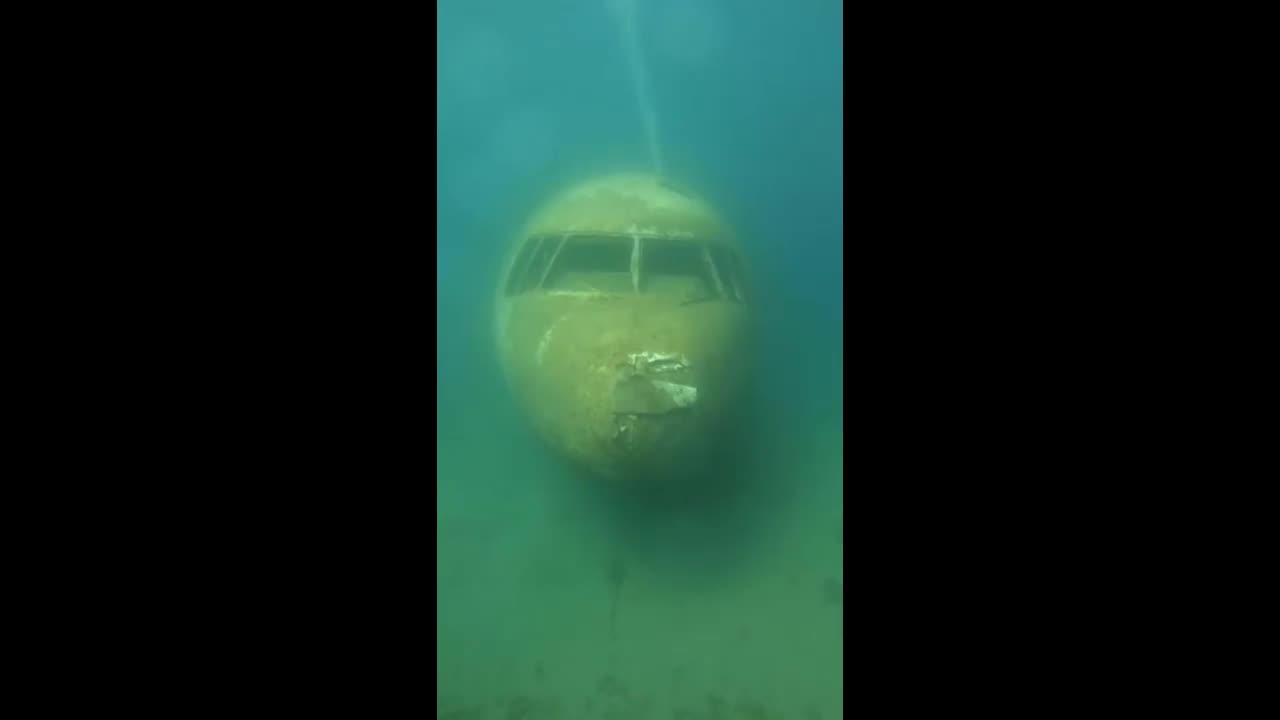 Video - Bên trong chiếc máy bay chìm sâu dưới đáy biển bị nhầm là MH370