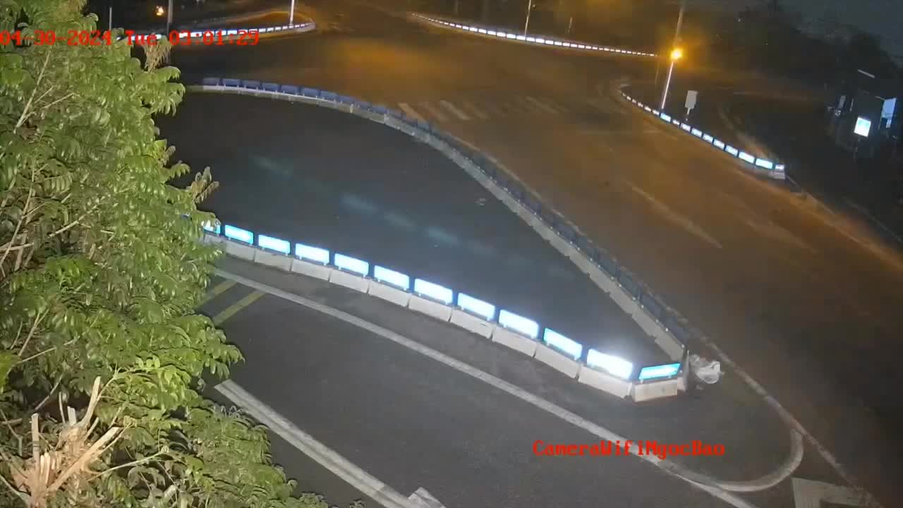 Video - Clip: Khoảnh khắc 2 xe khách giường nằm tông nhau ở Gia Lai