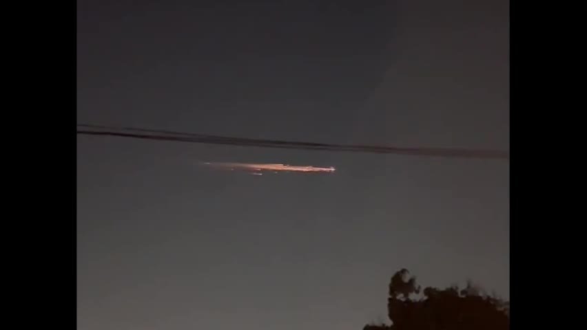 Đời sống - Vật thể rực lửa bí ẩn bay qua bầu trời California