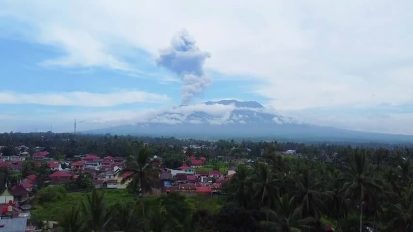Video - Clip: Núi lửa Marapi phun tro bụi trở lại