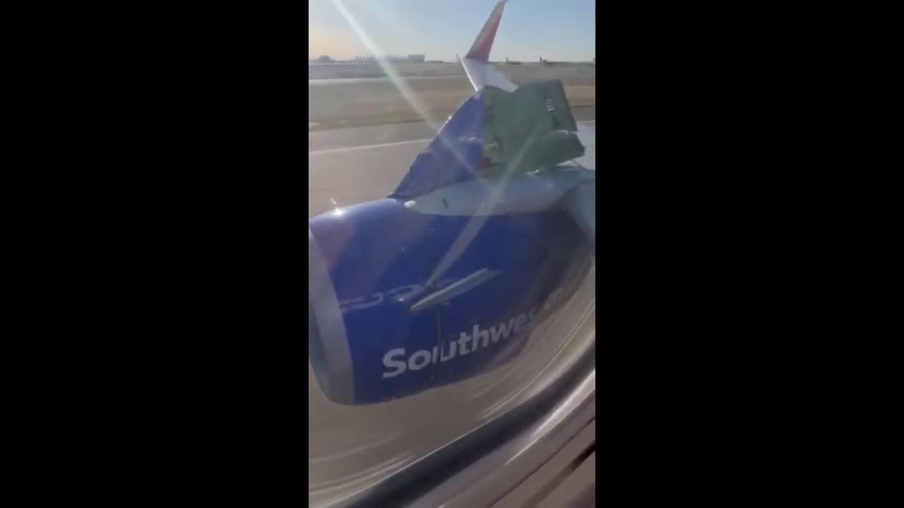 Video - Clip: Khoảnh khắc máy bay bất ngờ bung vỏ động cơ khi cất cánh