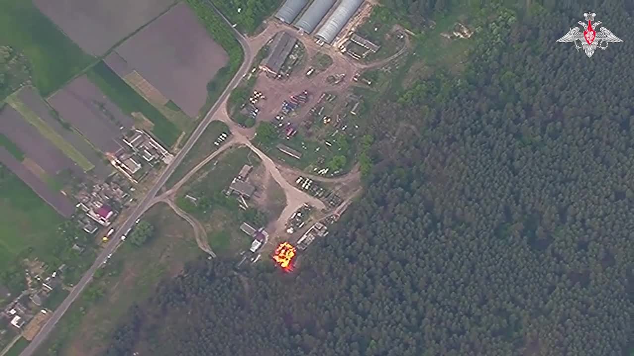 Thế giới - Sở chỉ huy Ukraine bốc cháy, cột bụi bốc cao hàng chục mét sau đòn tấn công chính xác của Iskander-M Nga