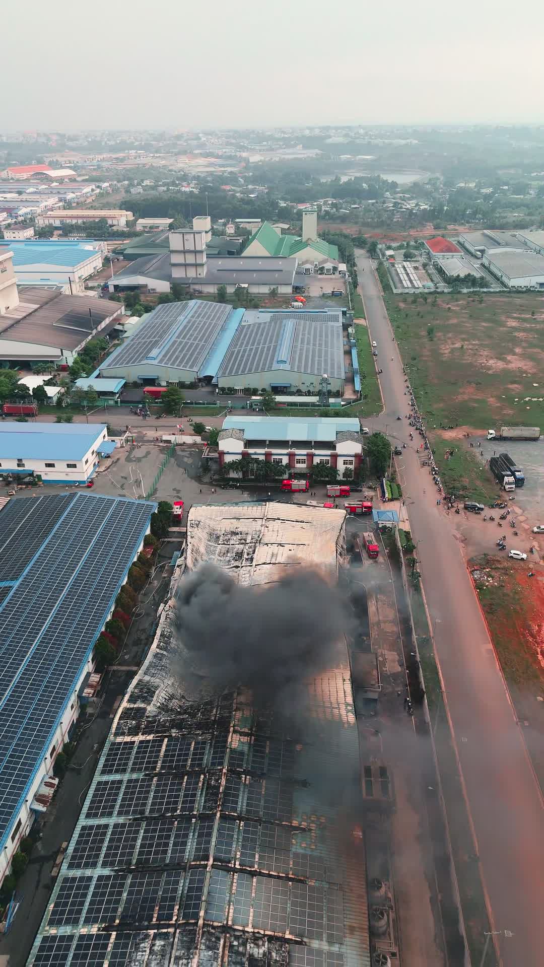 Dân sinh - Đồng Nai: Làm rõ nguyên nhân cháy lớn tại nhà xưởng Công ty TNHH Xin Rong, Khu công nghiệp Sông Mây (Hình 2).