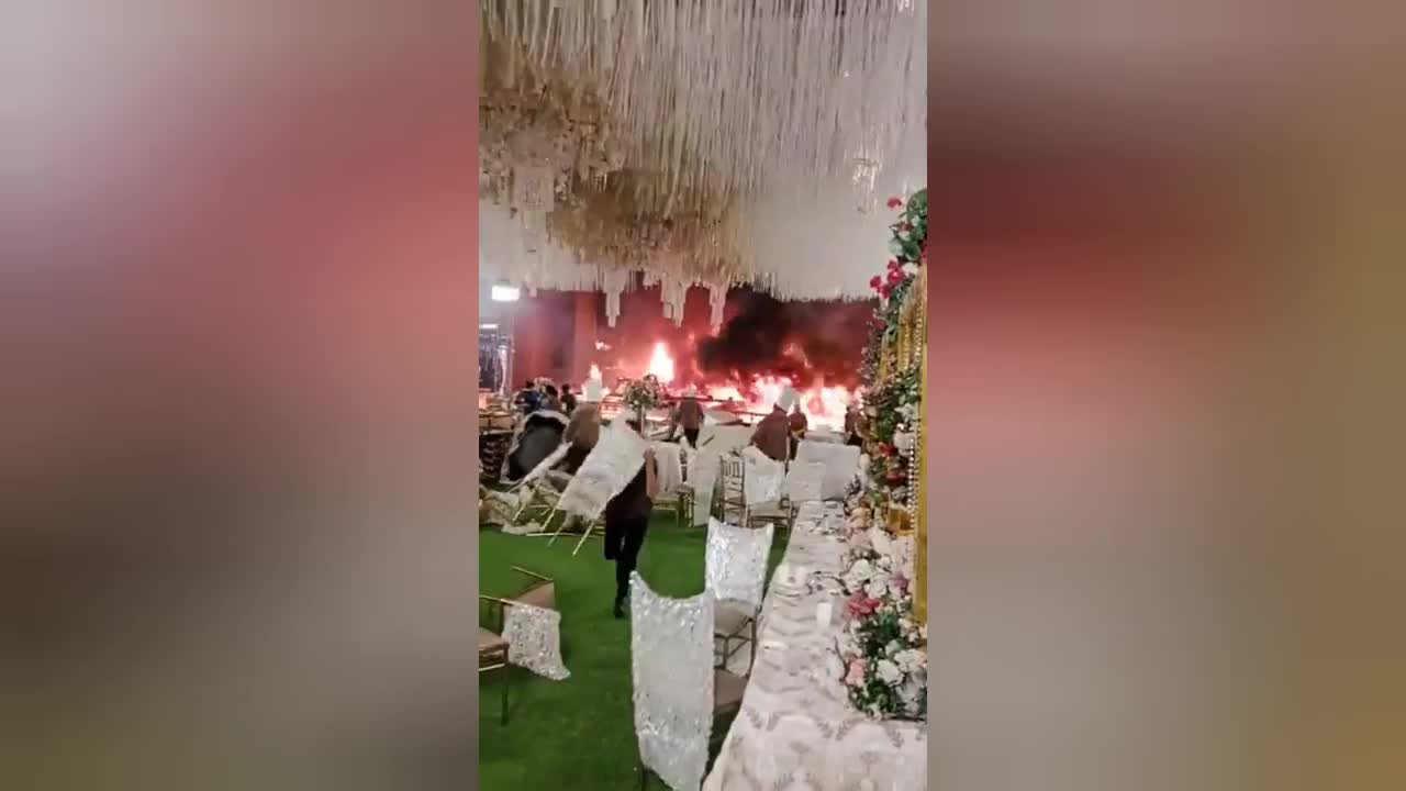 Video - Clip: Lửa lớn thiêu rụi đám cưới khiến khách mời hoảng loạn
