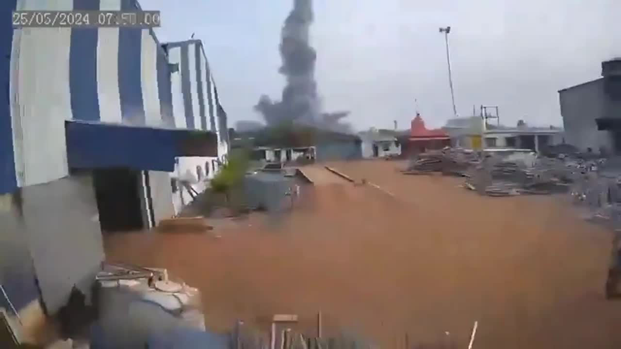 Video - Clip: Nổ lớn tại nhà máy sản xuất chất nổ khiến 7 người thương vong