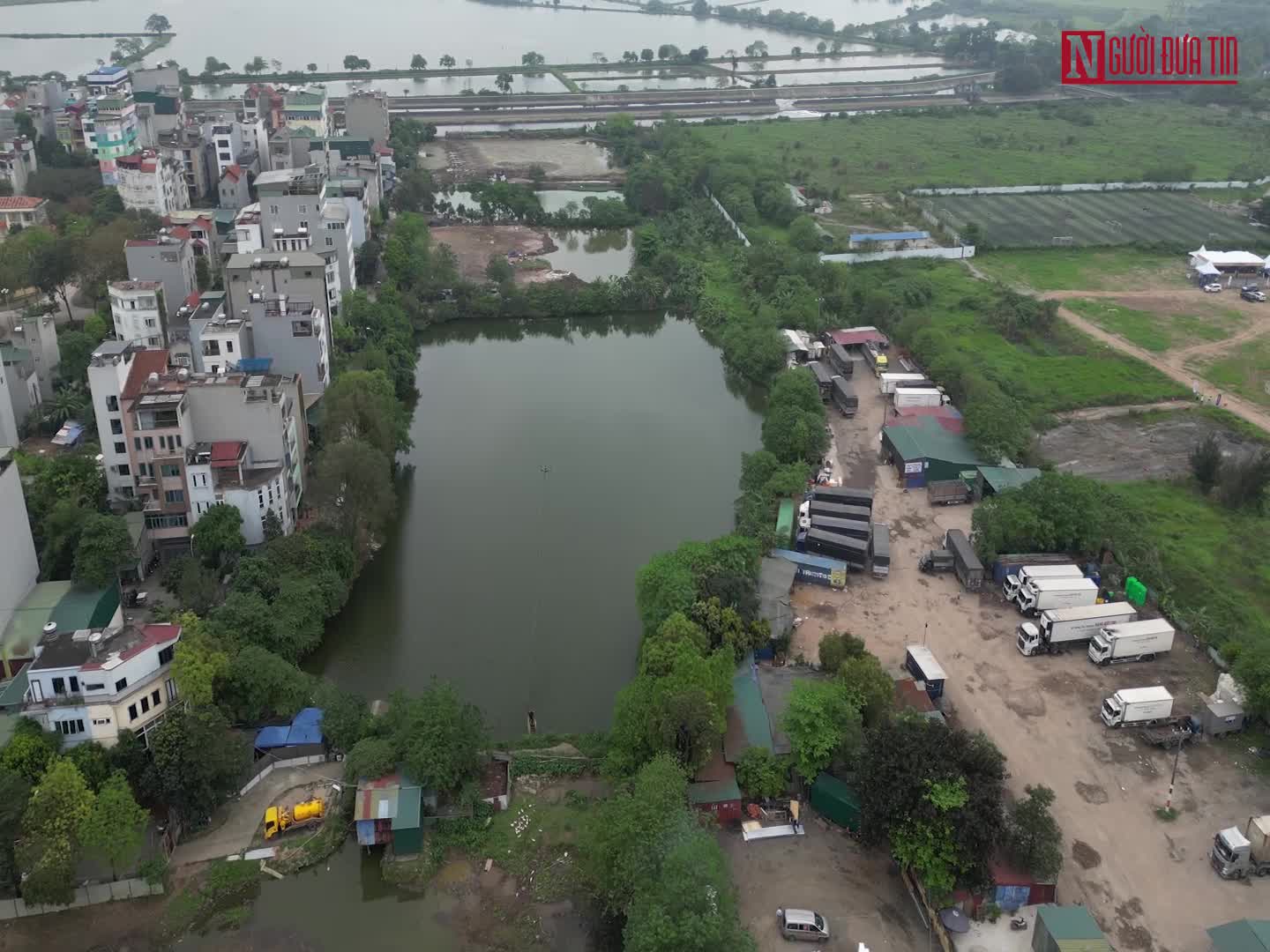 Môi trường - Hà Nội: Đổ phế thải lấp ao hồ tại phường Yên Sở