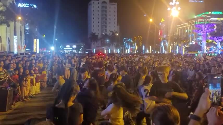 Văn hoá - Hàng nghìn người tham dự khai trương phố đi bộ đầu tiên ở Thanh Hóa