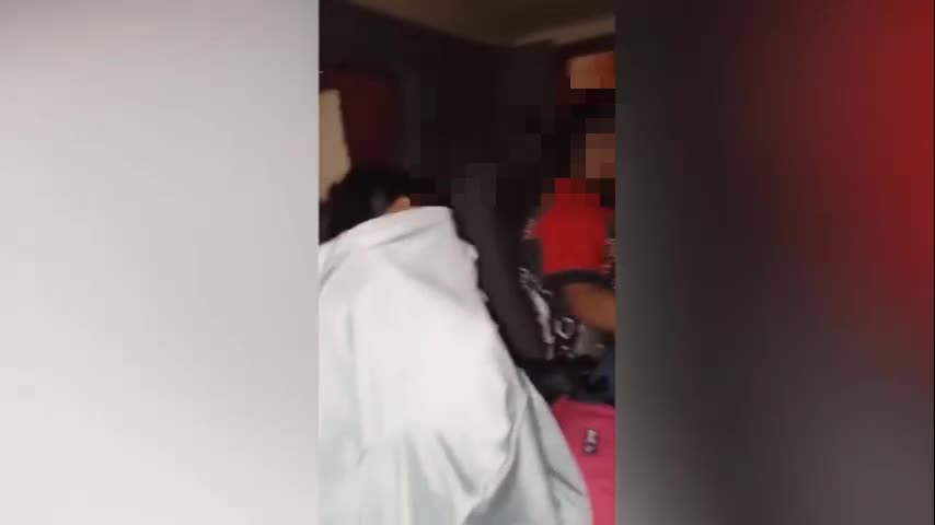 Video - Vợ bắt quả tang chồng ngoại tình với nữ đồng nghiệp ngay trên xe tải