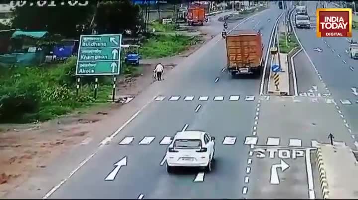 Video - Clip: Ô tô tông người đàn ông tử vong rồi bỏ chạy khỏi hiện trường