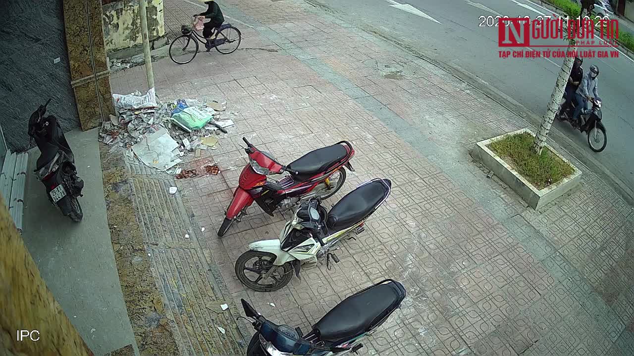 Siêu trộm bẻ khóa cuỗm SH trong 3 giây giữa phố Hà Nội