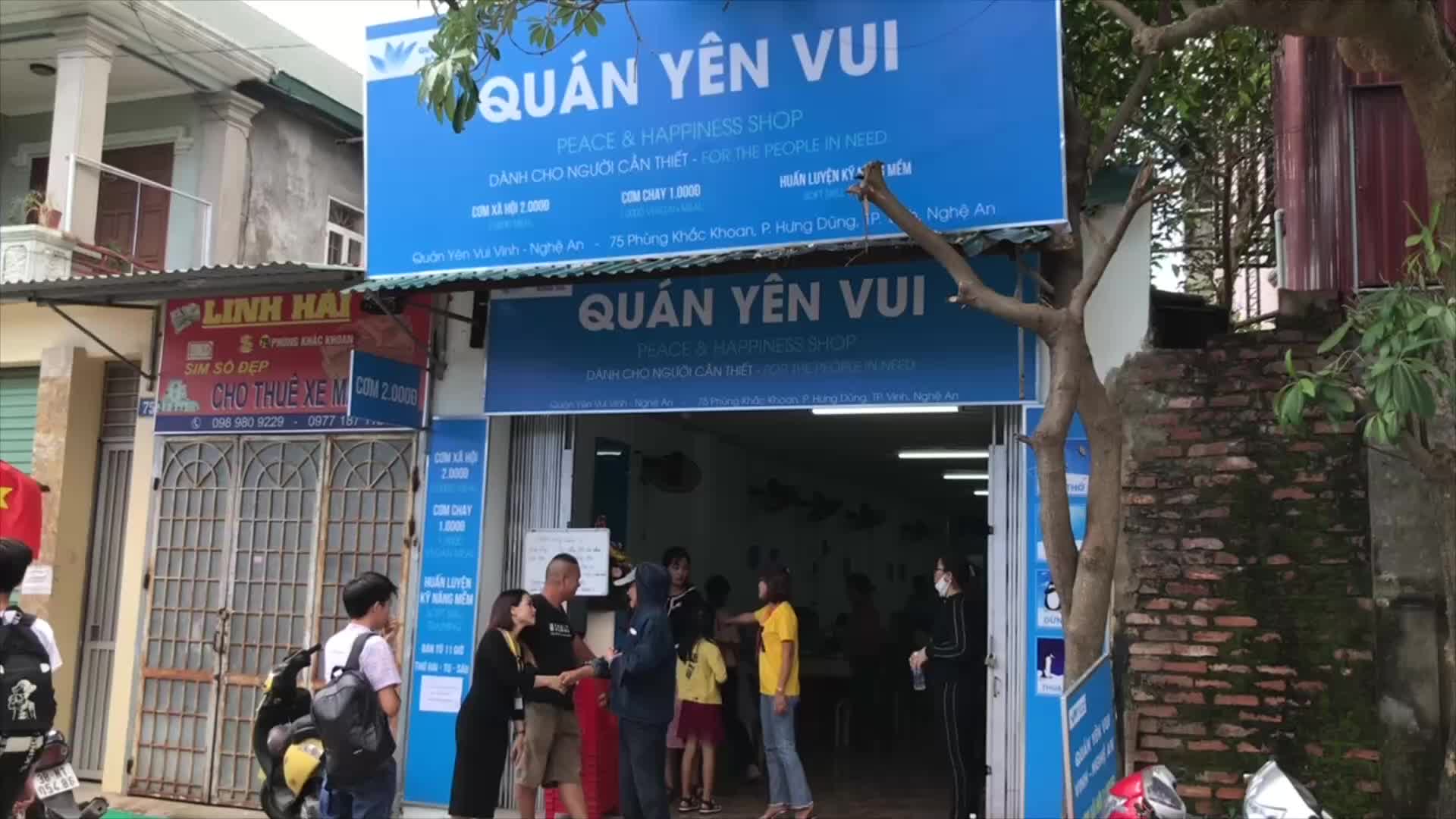 Quán cơm 2.000 đồng đầu tiên ở Nghệ An ấm lòng người khốn khó