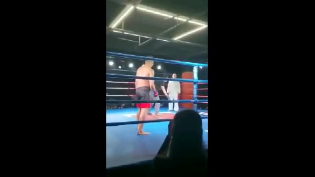 Cao thủ Võ Đang bị võ sĩ MMA đánh sấp mặt chỉ sau vài giây