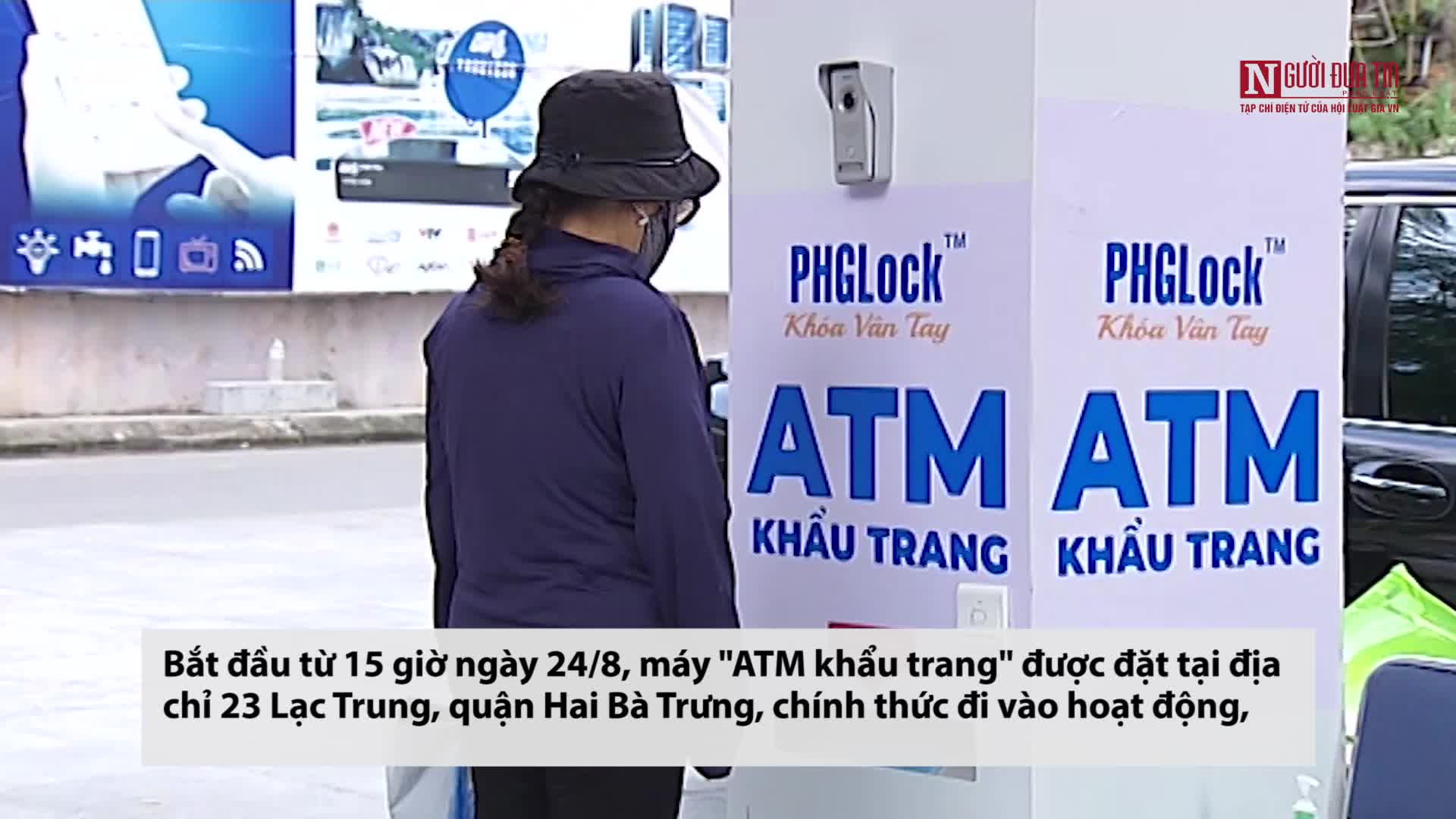 “ATM khẩu trang” phát miễn phí trên đường phố Hà Nội