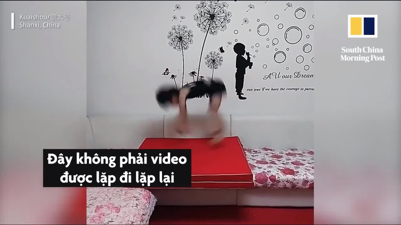 Bé gái ở Trung Quốc nhào lộn 80 vòng phút