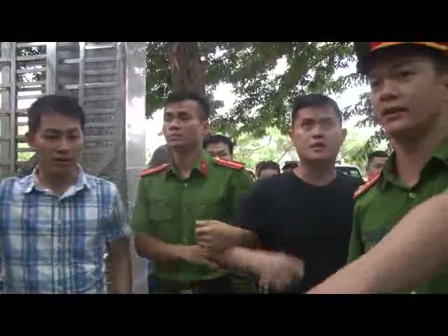 VIDEO- Hé lộ nguyên nhân vị bác sĩ da liễu ở Huế bị bắt giam - Báo Người lao động