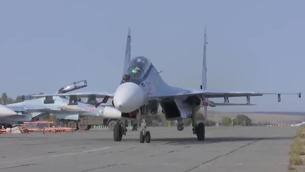 Màn phối hợp không kích của tiêm kích Su-30 cùng oanh tạc cơ Tu-22 và Su-34