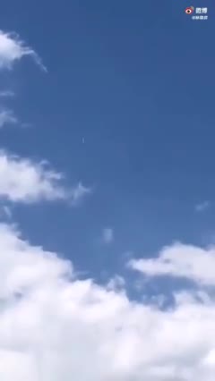 Clip Mảnh vỡ tên lửa vệ tinh của Trung Quốc, suýt rơi trúng trường học