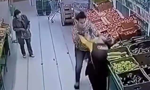 Cựu Hoa hậu bất ngờ tấn công nhân viên siêu thị 