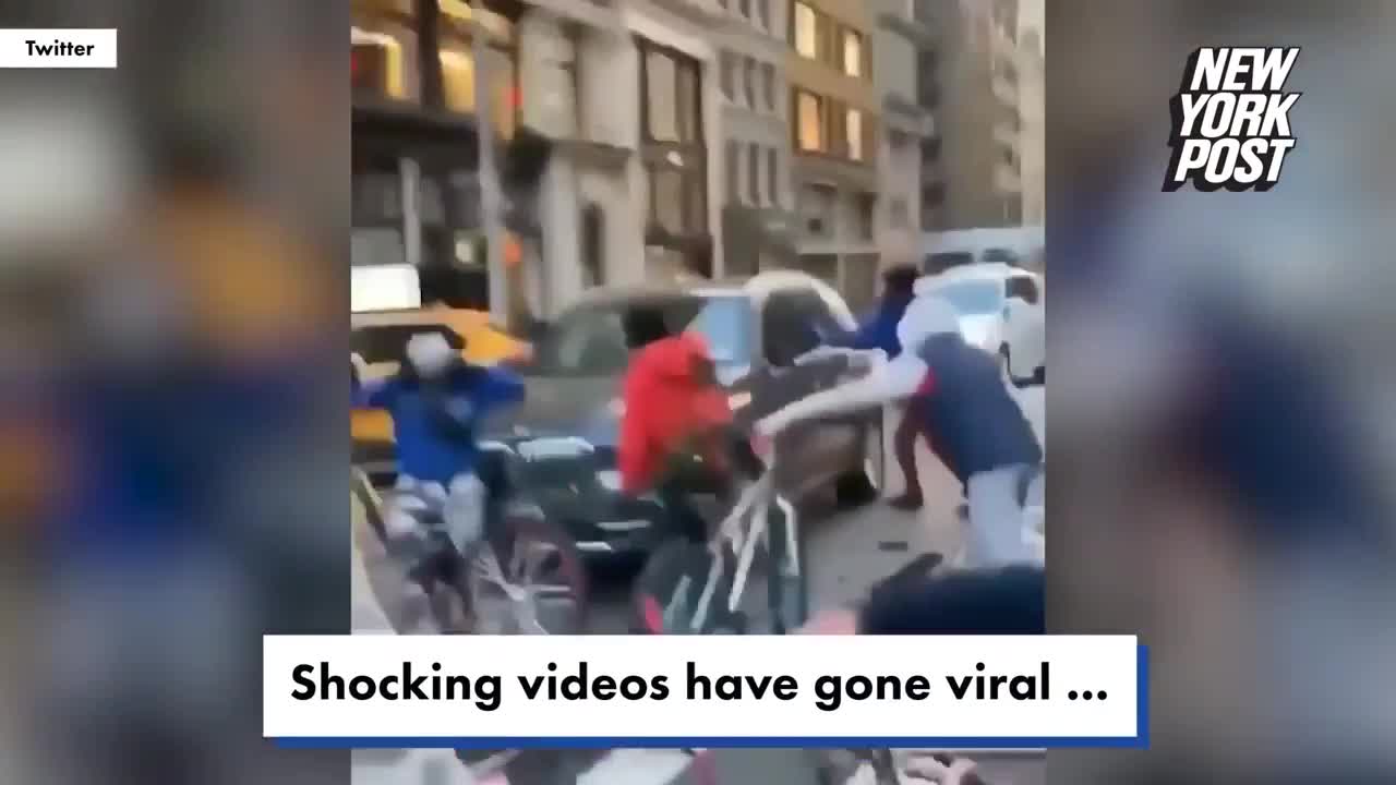 Gần chục thiếu niên đập phá ôtô giữa phố để trả thù 