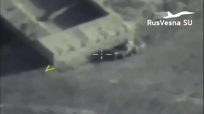 Clip: Tung đòn hiểm Nga xóa tan ổ trú ngụ của IS ở sa mạc Syria 