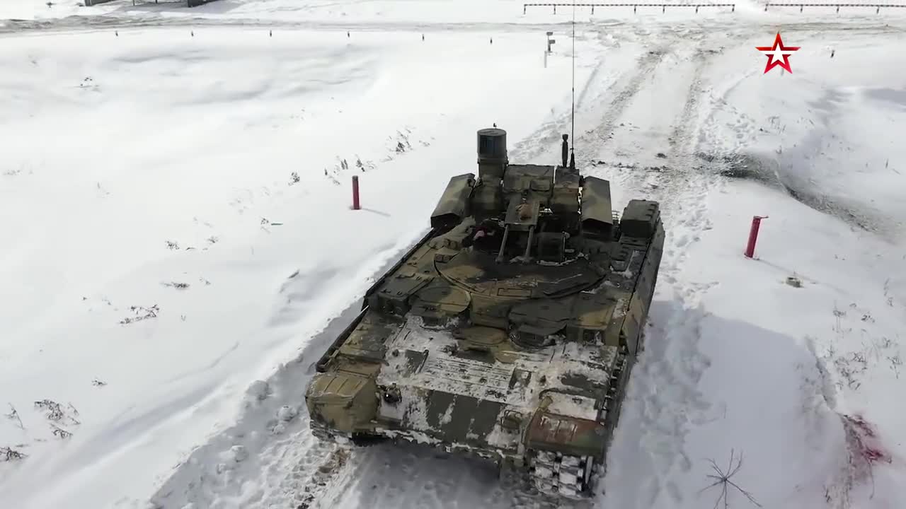 Xe tăng Nga khai hỏa bỏng rát Chelyabinsk