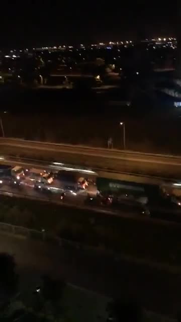 Hàng trăm “quái xế” chặn xe đường cao tốc tổ chức đua xe
